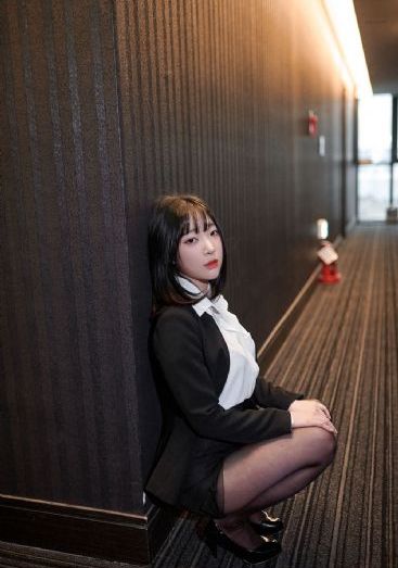 美女扣穴_超清免费播放